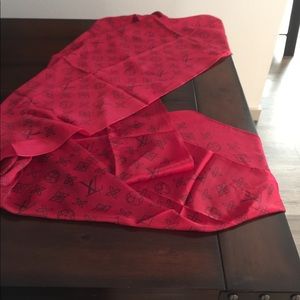 Beautiful Scarf Louis Vuitton logo